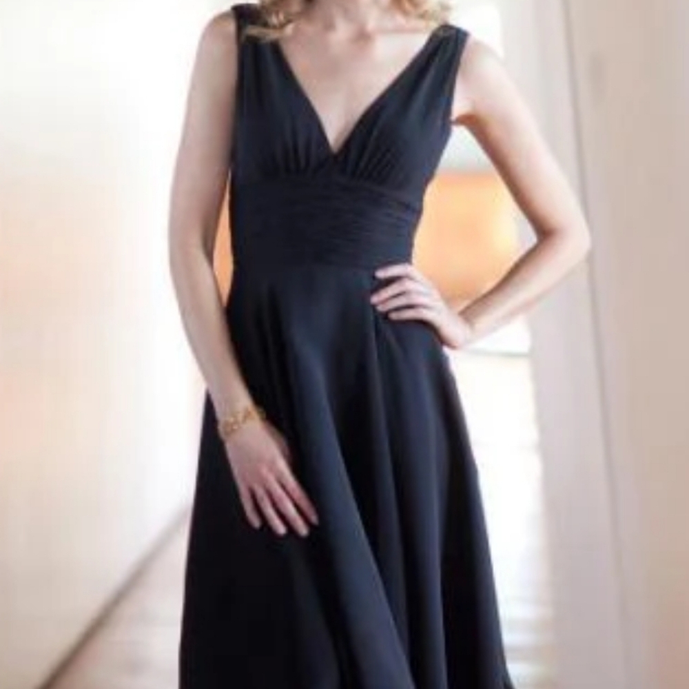 Elegant Black Midi Dress – Fluid Minimalist Silhouette